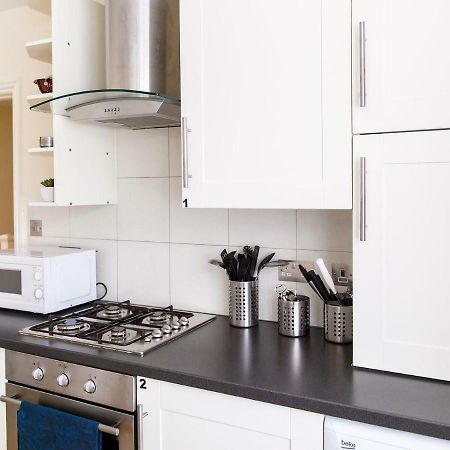 Mandeville Rooms Northolt  Eksteriør billede