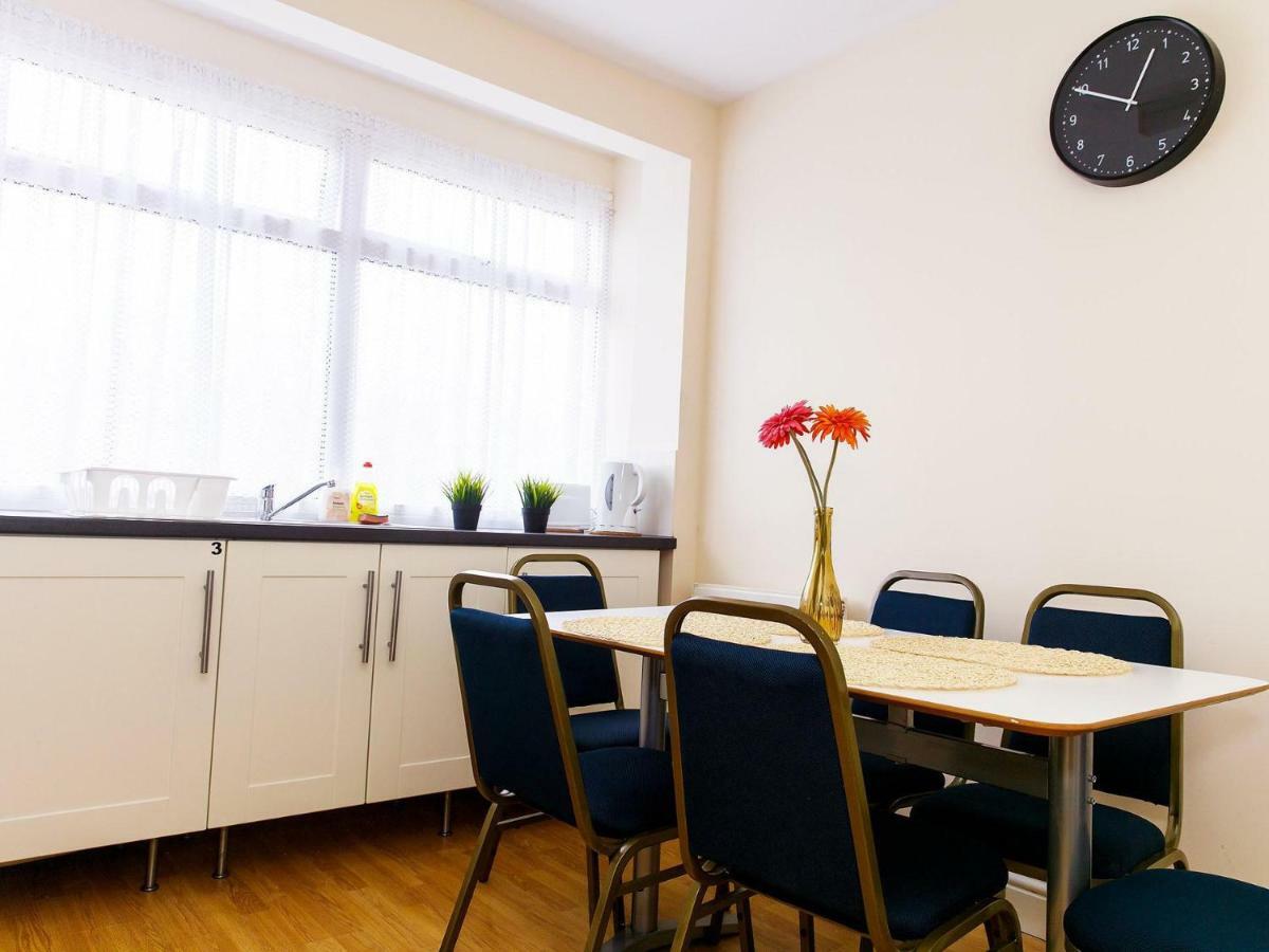 Mandeville Rooms Northolt  Eksteriør billede