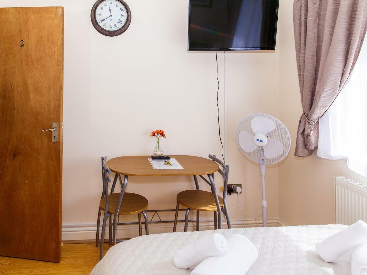 Mandeville Rooms Northolt  Eksteriør billede