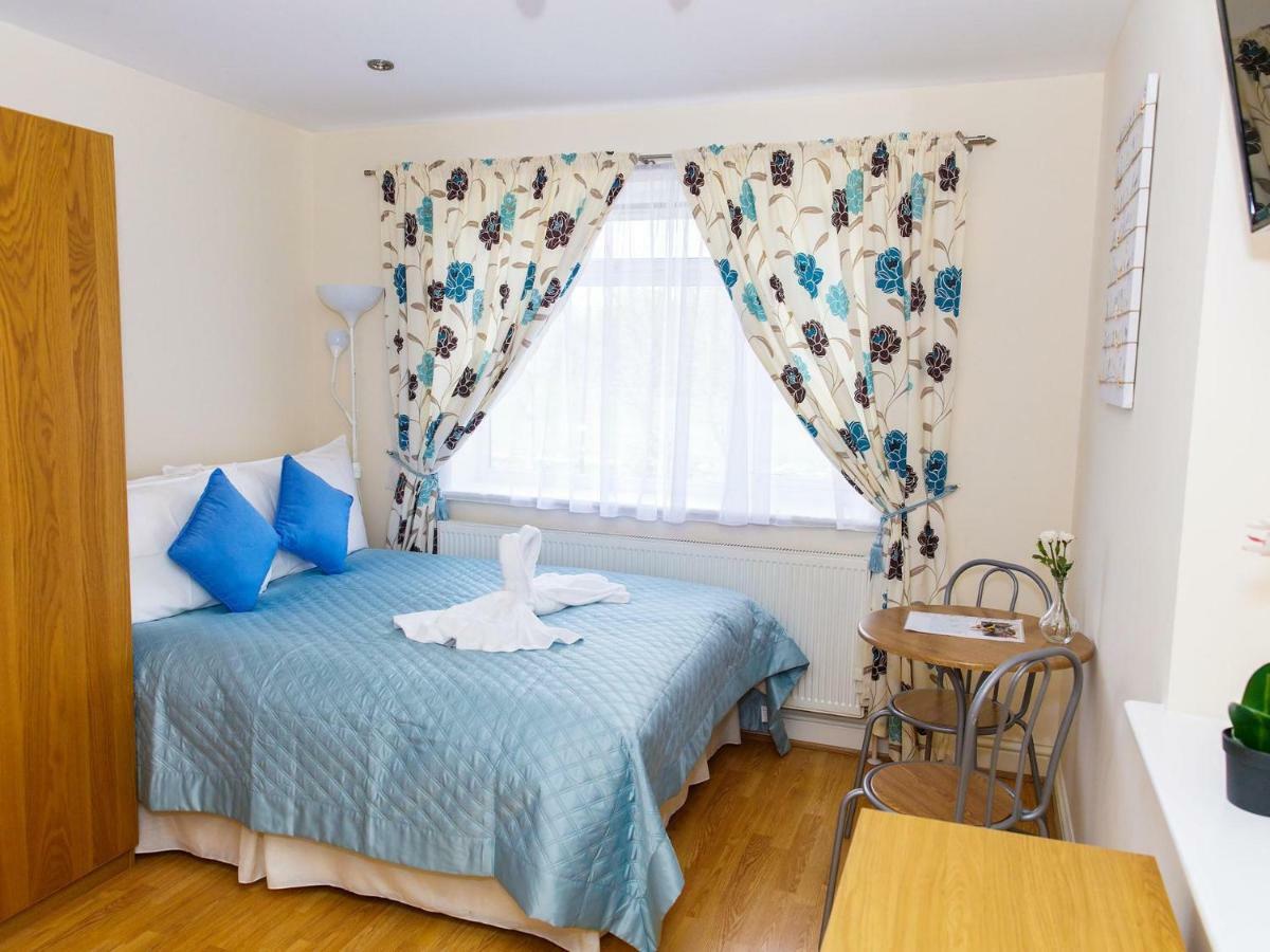 Mandeville Rooms Northolt  Eksteriør billede