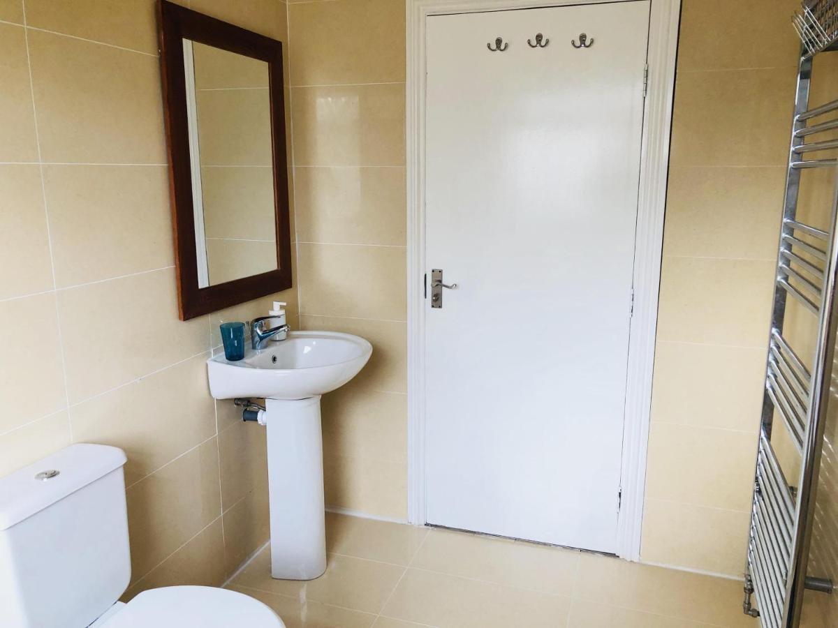 Mandeville Rooms Northolt  Eksteriør billede